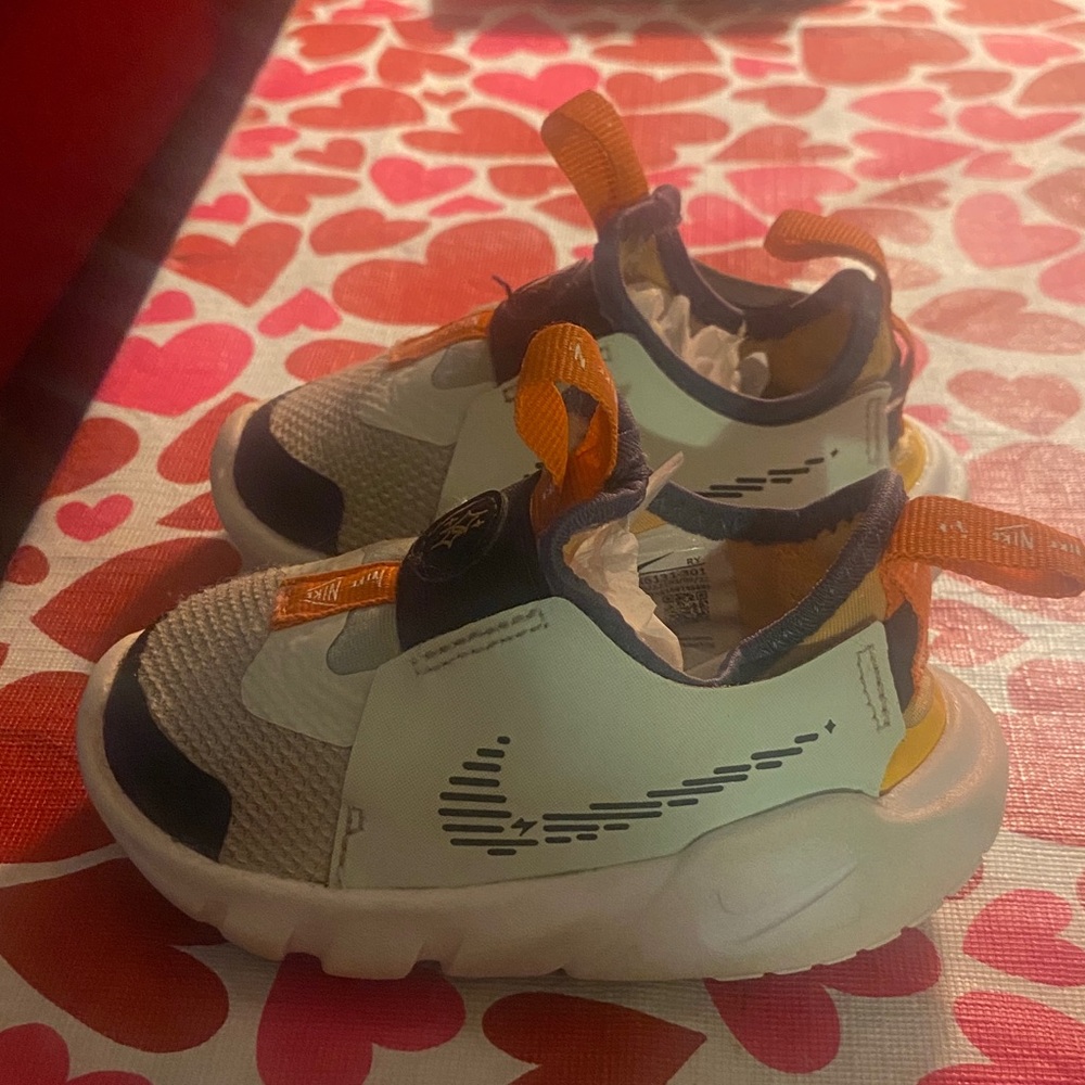 NIKE FLEX Toddler size 5  Sneakers